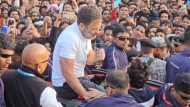 Bharat Jodo Nyay Yatra in UP: Congress Leader Rahul Gandhi Interacts With Crowd, Says ‘Youth Would Not Use Mobiles 12 Hours a Day if There Was No Unemployment’ (Watch Videos)