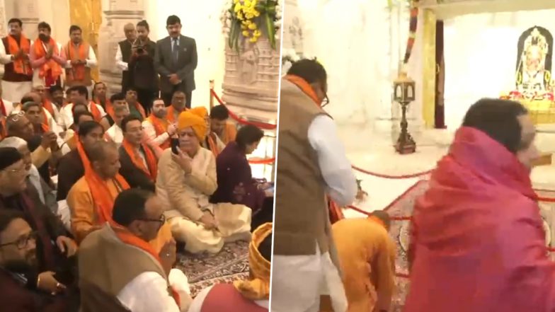 Uttar Pradesh CM Yogi Adityanath, Members of State Assembly and Legislative Council Offer Prayers at Ram Mandir in Ayodhya (Watch Video)