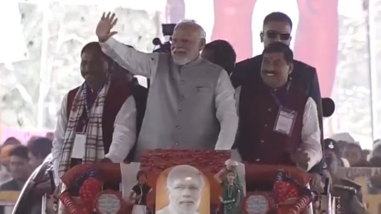 PM Modi Roadshow in Madhya Pradesh: Prime Minister Narendra Modi Showered With Flower Petals As He Greets Crowd at Jhabua Rally (Watch Video)