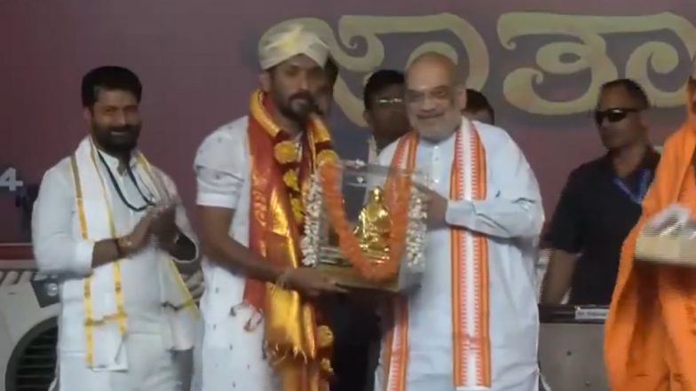 Karnataka: Home Minister Amit Shah Felicitates Sculptor Arun Yogiraj in Mysore for Creating Ram Lalla Idol for Ayodhya’s Ram Temple (Watch Video)