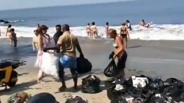 Kerala: Foreign Tourists Pick Trash, Clean Fort Kochi Beach Before Taking Dip in Unclean Waters; Embarrassing Video Surfaces Online