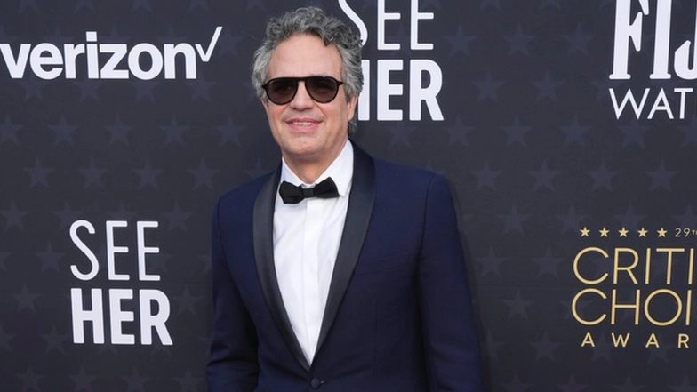 Oscars 2024: Mark Ruffalo Shouts 'Humanity Wins' on Red Carpet in Viral Clip After Pro-Palestine Protests Before Hollywood's Dolby Theatre Delays Event (Watch Video)