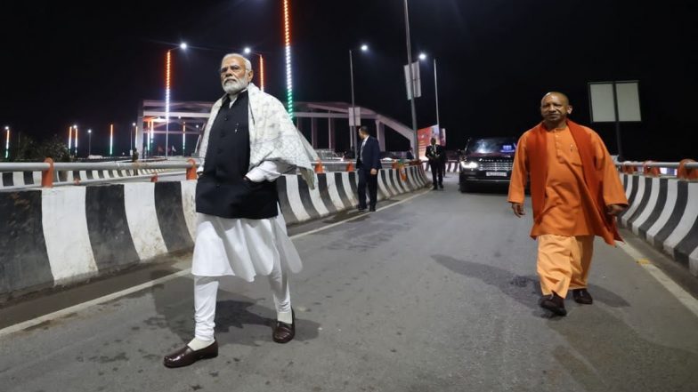 Uttar Pradesh: PM Narendra Modi Inspects Shivpur- Phulwaria- Lahartara Marg Along With CM Yogi Adityanath in Varanasi (See Pics)