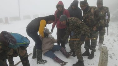 Sikkim: Indian Army Rescues 500 Tourists Stranded Due to Heavy Snowfall in Gangtok (Watch Video)