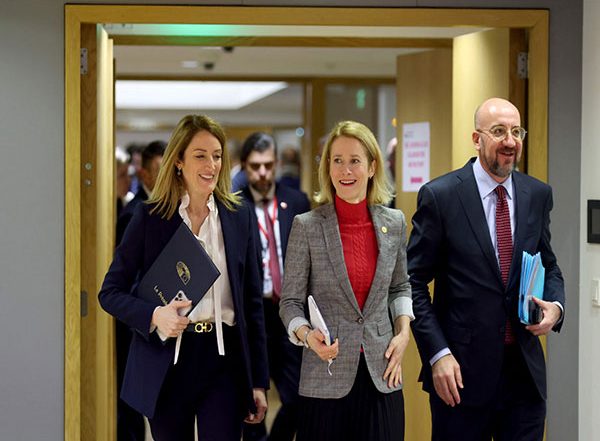 World News | European Union Unanimously Approves USD 54 Bn Aid Package for Ukraine Despite Hungary's Threats