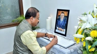 World News | MoS Muraleedharan Visits Namibian High Commission, Condoles Demise of President Geingob