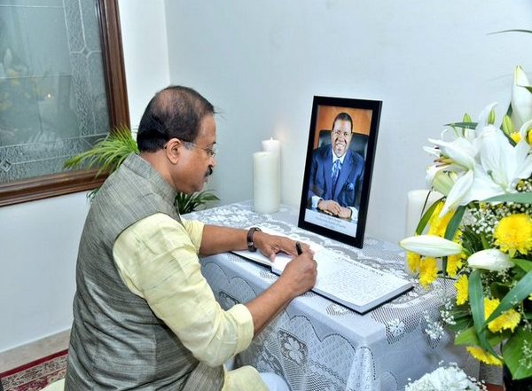 World News | MoS Muraleedharan Visits Namibian High Commission, Condoles Demise of President Geingob