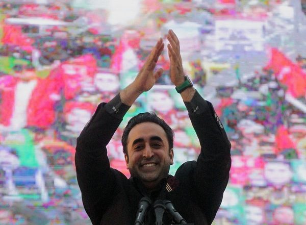 World News | Pakistan: PPP Chief Bilawal, Former President Zardari Arrive in Lahore for 'crucial Post-election Meeting'