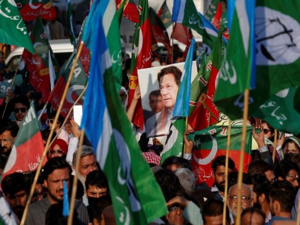 World News | Pak Poll Panel Denies Rigging Charge but Owns Up to 'few Irregularities' - Vimarsana News