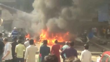 Mumbai Fire: Over 25 Vehicles Catch Fire After Massive Blaze Erupts in Vehicles Parked in Parking Lot in Borivali (Watch Video)