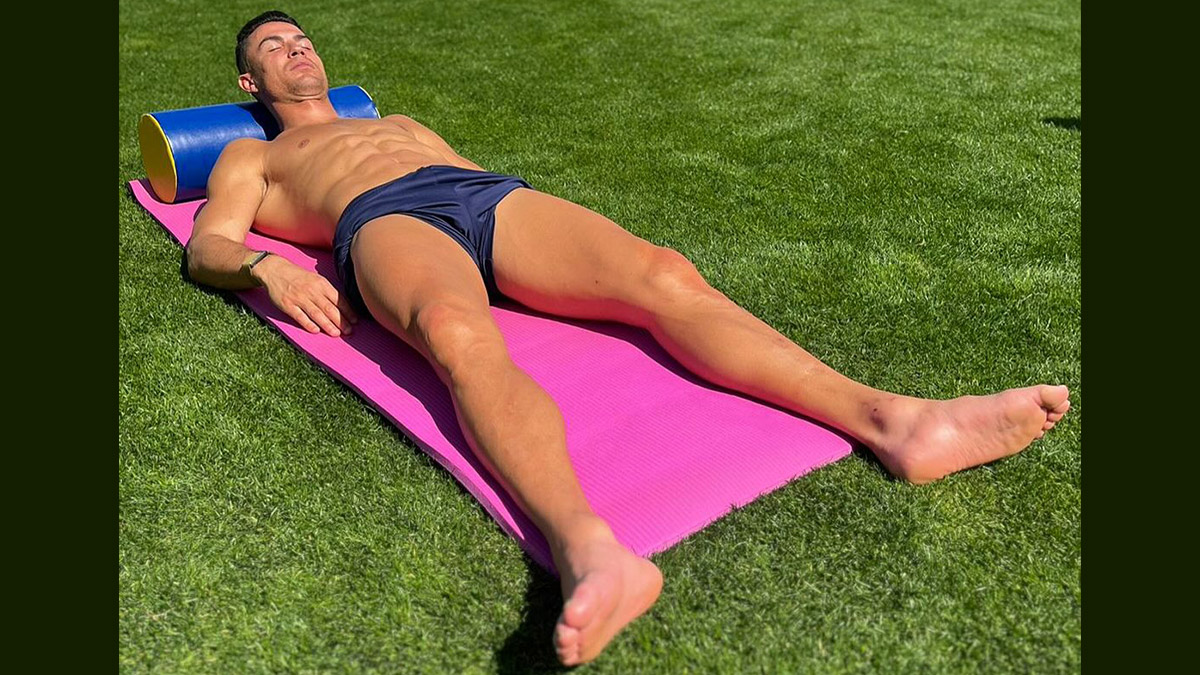 PHOTOS : Cristiano Ronaldo Shows Off His Toned Body In New