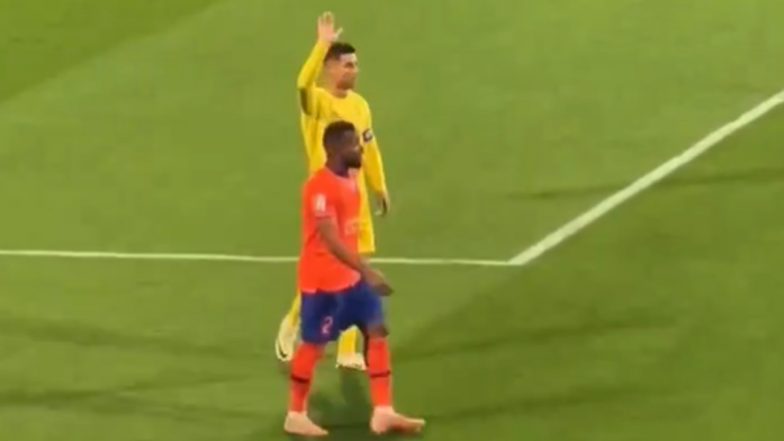 Cristiano Ronaldo Thanks Fans With Hand Gesture for Chanting His Name During Al Feiha vs Al-Nassr AFC Champions League 2023–24 Match (Watch Video)