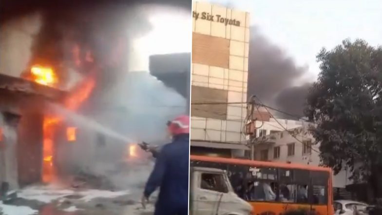 Delhi Fire: Massive Blaze Erupts at a Factory in Mayapuri Industrial Area (Watch Video)