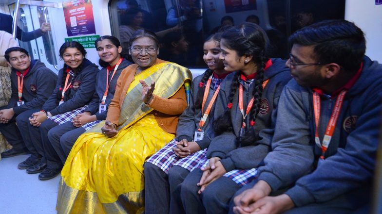 President Droupadi Murmu Takes Ride on Delhi Metro, Interacts With Children (See Pics and Video)