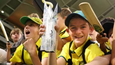 David Warner Shows Nice Gesture As He Gifts His Player of the Series Award to Young Fan in Perth Stadium (See Pic)