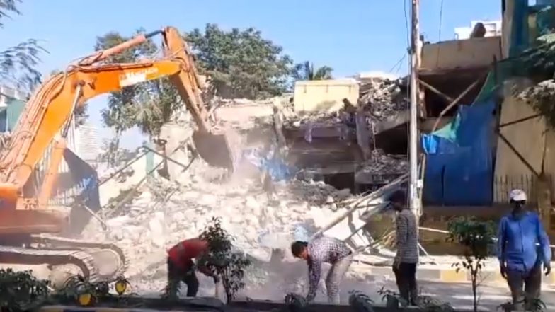 Borivali Building Collapse: Two Auto-Rickshaw Drivers Injured After Portion of Building Collapses During Demolition Drive in Mumbai (Watch Video)