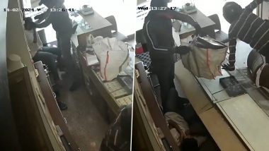 Robbery Caught on Camera in Hyderabad: Masked Men Storm Jewellery Shop in Akbar Bagh, Thrash Owner and Flee With Lakhs; Video Surfaces