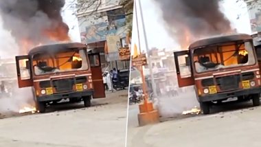 Maratha Reservation Row: Maratha Protestors Set MSRTC Bus on Fire in Maharashtra's Jalna, Video of 'Burning Bus' Surfaces