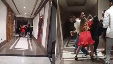 Drunk Girls' Fight Video: Valentine's Day Celebrations in Lucknow Get Murky As Two Young Women Quarrel Over a Man! (Warning: Crude Language)