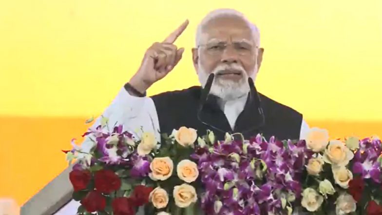 'Desh Ka Baccha Baccha Keh Raha Hai Ki Modi Ne Jo Keh Diya Vo Karke Dikhata Hai', Says PM Narendra Modi in Navsari (Watch Video)