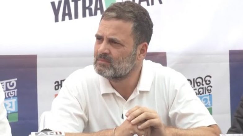 ‘Don't Understand BJP's Obsession With Dogs’: Rahul Gandhi Responds to Viral Clip Showing Him Feeding Dog, Giving Same Biscuits to Owner (Watch Video)