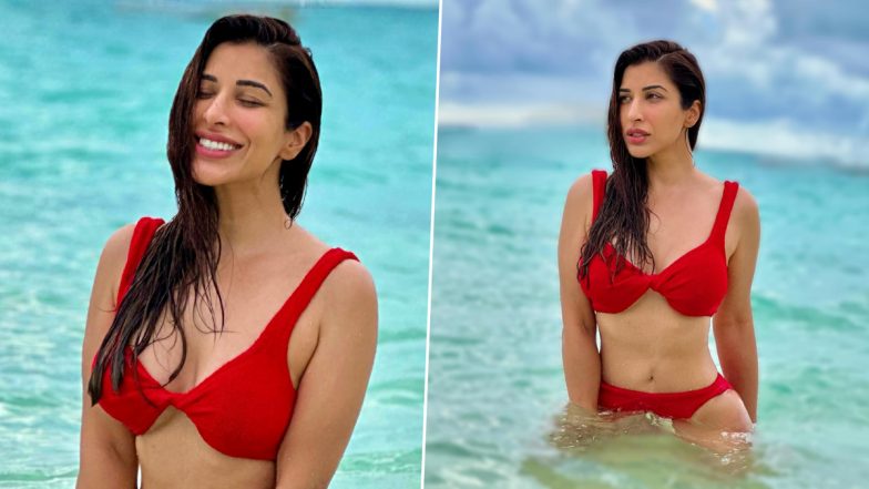 Sophie Choudry Sets Hearts Racing With Red Bikini Look on Valentine's Day! See Singer's Sexy Pics From Her Beach Getaway in Phuket | 👗 LatestLY