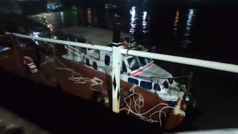 Mumbai: Boat From Kuwait With Three Persons Onboard Enters Indian Waters, Vessel Seized by Indian Navy (Watch Video)