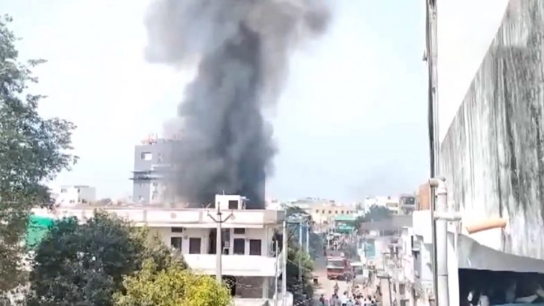 Telangana Fire: 20 Huts Gutted, 4-5 Gas Cylinders Explode After Massive Blaze Erupts in Karimnagar (Watch Video)