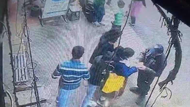 ‘UP Police Unable to Help Me’: Woman Shares CCTV Footage of Thief Stealing Her iPhone in Varanasi, Claims Police Did Not Act Even After Pickpocket Was Identified (Watch Video)