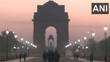 Delhi Weather Update: Thin Layer of Fog Blankets National Capital; IMD Predicts Light Rain on February 4 (Watch Video)