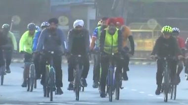 Delhi: Cyclists Organise Road Safety Awareness Campaign at Connaught Place (Watch Videos)