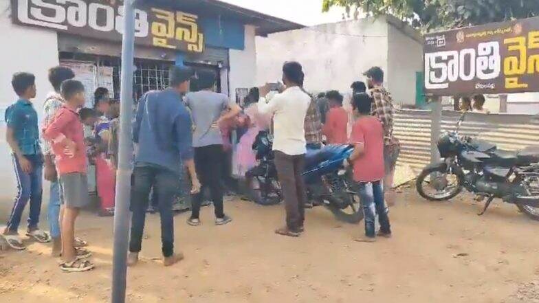 Liquor Stores Attacked in Telangana: Villagers Ransack Four Wine Shops, Steal Bottles for Selling Alcohol at Higher Prices in Tekulapally (Watch Video)