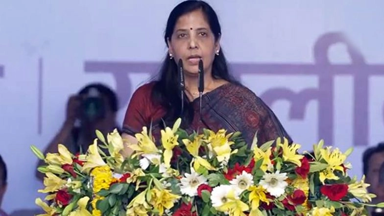Lok Sabha Elections 2024: AAP Names Delhi CM Arvind Kejriwal's Wife Sunita Kejriwal in List of 40 Star Campaigners in Gujarat, Check Full List Here