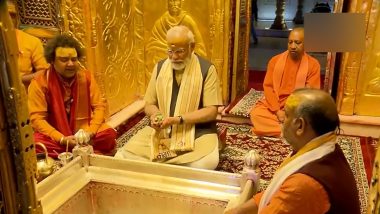 Uttar Pradesh: PM Narendra Modi Holds Roadshow in Varanasi, Offers Prayers at Kashi Vishwanath Temple (Watch Videos)