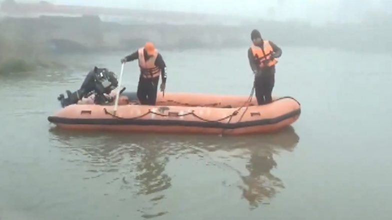 Uttar Pradesh: Three Siblings Die As Van Falls Into Canal in Bulandshahr (Watch Videos)