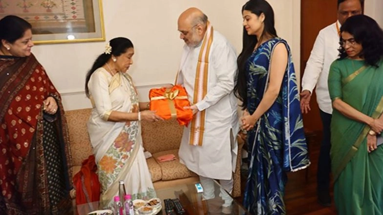 Home Minister Amit Shah Meets Singer Asha Bhosle, Unveils ‘Best of Asha’ Photobiography