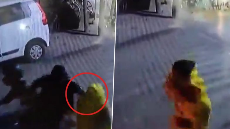 Chain Snatching in Kanpur: Bike-Borne Men Rob Woman of Necklace in Uttar Pradesh, Incident Caught on CCTV (Watch Video)