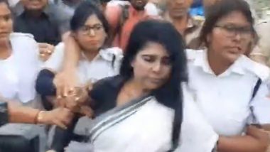 West Bengal: Police Stop BJP Mahila Morcha Workers Team Led by Agnimitra Paul, Locket Chatterjee and Bharati Ghosh From Visiting Sandeshkhali (Watch Video)