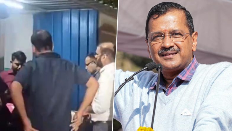 ED at Arvind Kejriwal's Residence: Nearly a Dozen Officers of Enforcement Directorate Arrive at Delhi CM's House to Serve Him Summon in Excise Policy Case (Watch Videos)