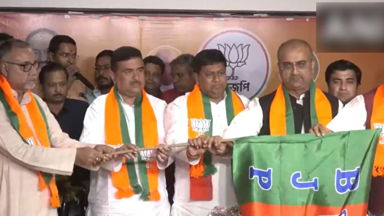 West Bengal: Former TMC Leader Tapas Roy Joins BJP in Kolkata (Watch Video)