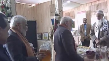 PM Modi in Jammu and Kashmir: Prime Minister Narendra Modi Meets Local Entrepreneurs, Craftsmen in Srinagar (Watch Videos)