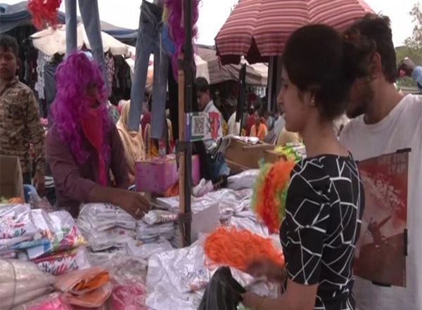 India News | Shoppers Throng Delhi Markets Ahead of Holi, Tourists Exude Celebratory Vibes