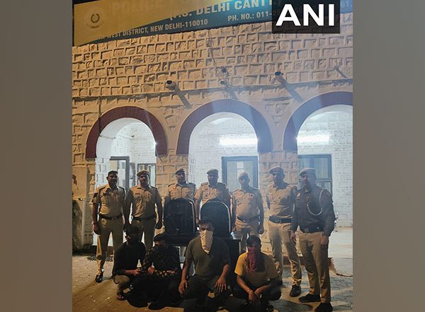 India News | Delhi Police Apprehend Four Men with Rs 3 Crore 'hawala Money'