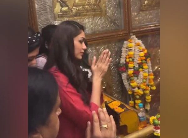 Entertainment News | Mrunal Thakur Offers Prayers at Sri Yellamma Pochamma Temple Ahead of 'Family Star' Release
