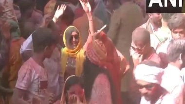 Entertainment News | From Phoolon Wali to Gulaal: India Drenched in Colours of Holi Celebration