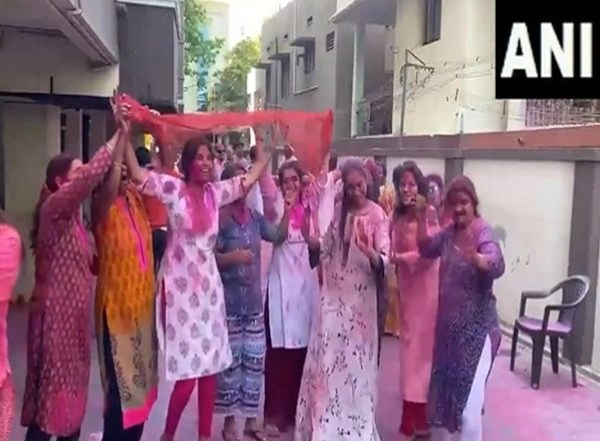 Entertainment News | Holi 2024: A Glimpse of How India Celebrated Festival of Colours