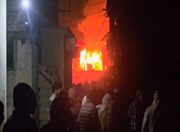 India News | J-K: Fire Breaks out in Baranpathar Area of Srinagar