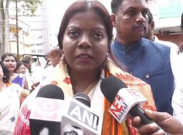 India News | Congress Candidate Roselina Tirkey Files Nomination from Kaziranga Parliamentary Constituency
