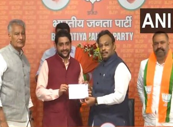 India News | Setback for AAP in Punjab: Jalandhar MP Sushil Kumar Rinku, MLA Sheetal Angural Join BJP