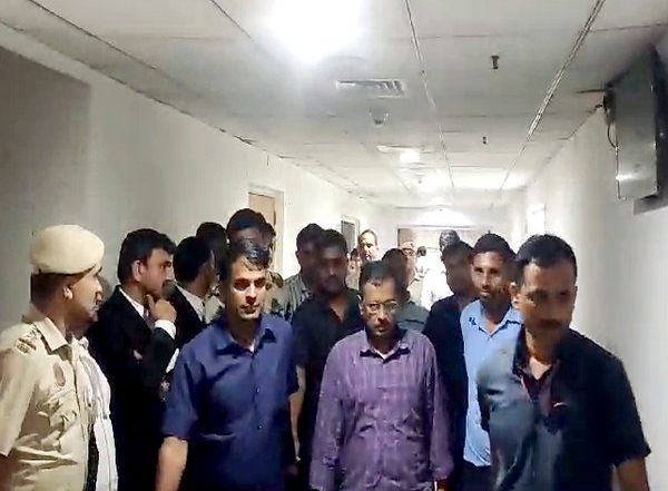 India News | Arvind Kejriwal Plea Challenging Arrest, Remand: Delhi HC Seeks ED Response, Refuses to Grant Immediate Relief